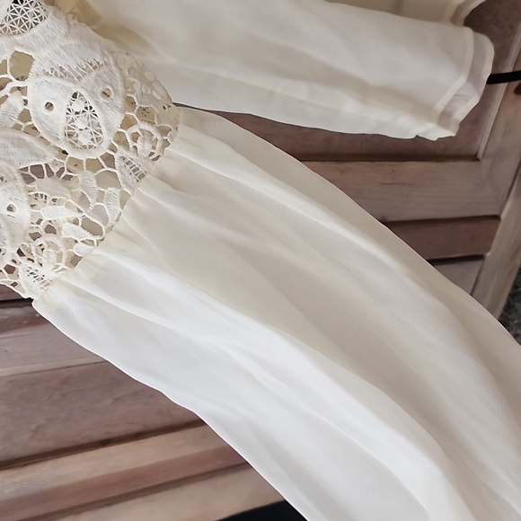 NWT Strut & Bolt ivory blouse with lace georgous  detail size large - Picture 4 of 9